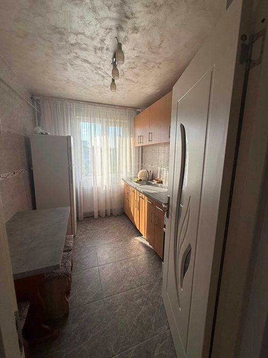 Închiriez apartament 2 camere zona Podul Ros