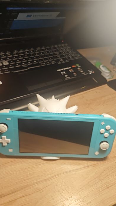 Фигурка и подставка для телефона