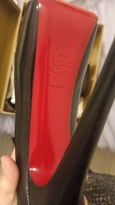 Продам туфли оригинал "Louboutin".