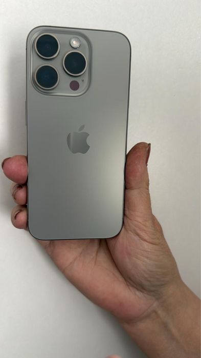 Продам iPhone 15 pro серый