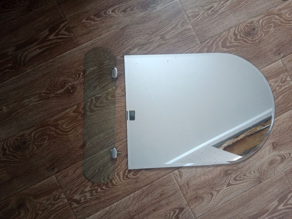 Продам зеркало с полочкой в ванную