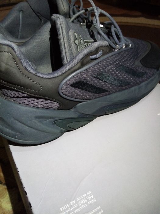 Adidas ozelia,purtați