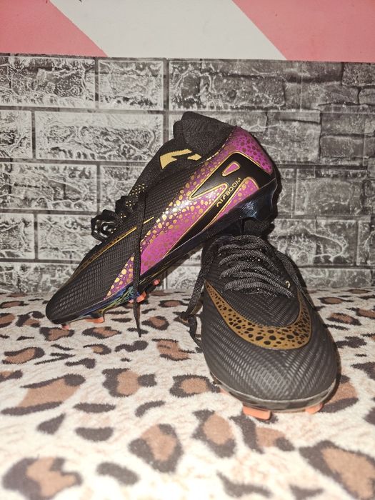 Ghete Fotbal "Air Boom" Edition – Design Dynamic & Talpă Iridescent