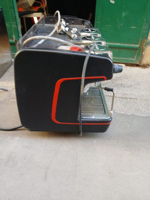 La CIMBALI M100 ACTIVA masina cafea profesionala cu 3 grupuri