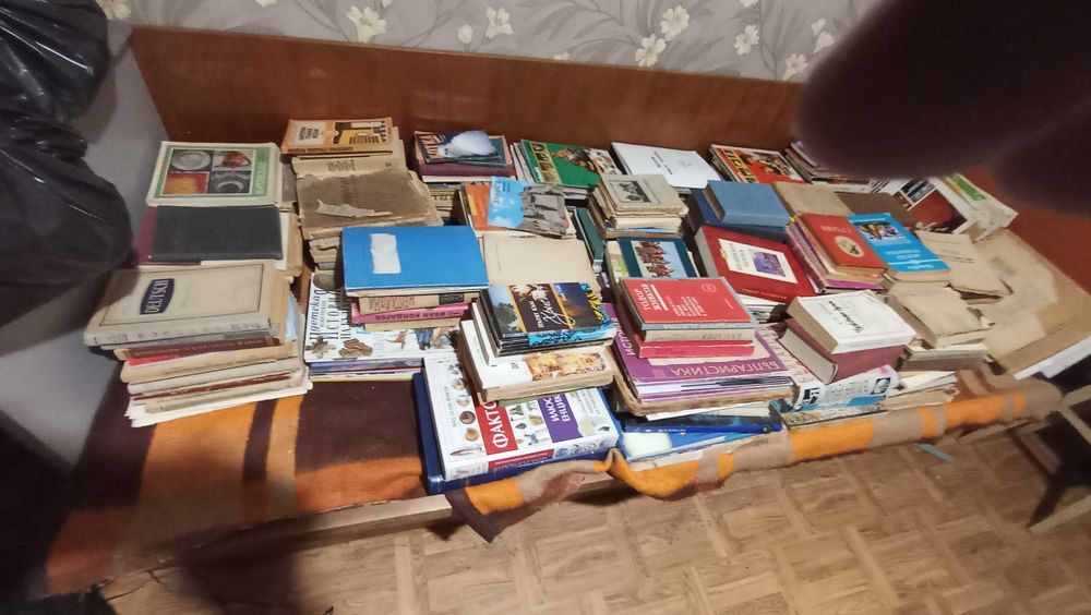 Стари книги над 400 бр.