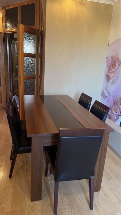 Продам обеденный стол с 6 стульями
