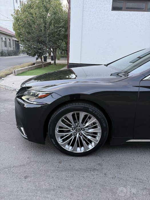 Lexus LS 350  idial holatda
