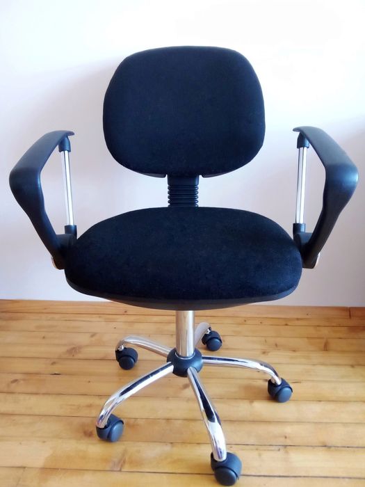 Нов офис стол, налични два броя