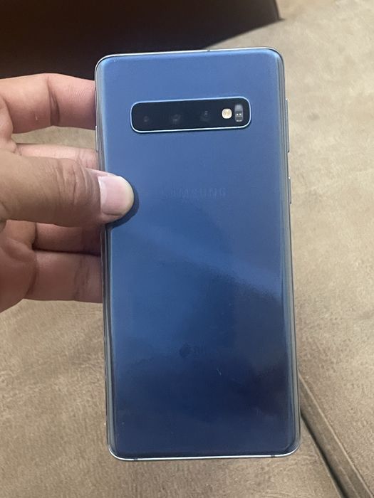 Срочно продам самсунг с10