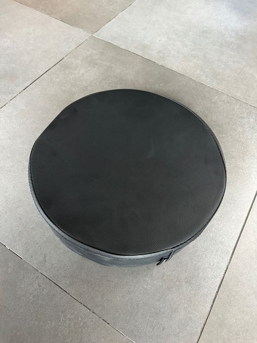 Черна кръгла седалка за бар стол