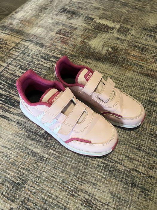 Маратонки adidas за момиче