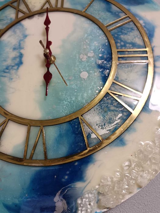 Настенные часы из эпоксидной смолы
