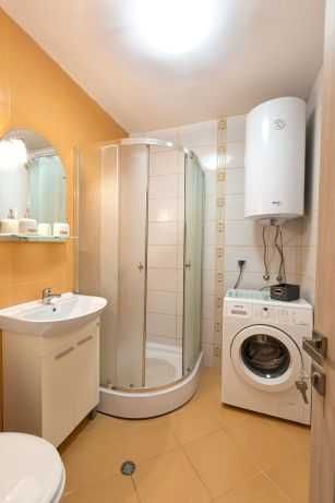 Дава се под наем Двустаен апартамент в Бургас, Лазур - 63 кв.м за 275 € - Снимка #2