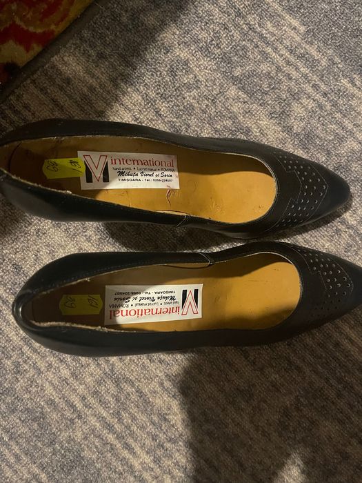 Pantofi cu toc, nr 39, noi