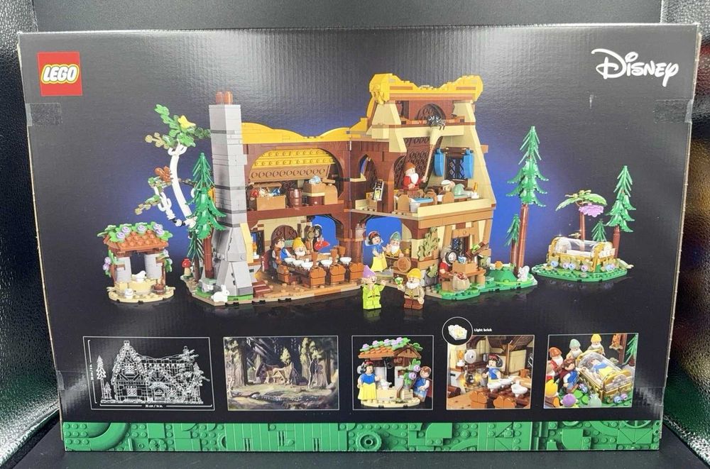 Lego 43242 Snow White and the Seven Dwarfs' Cottage