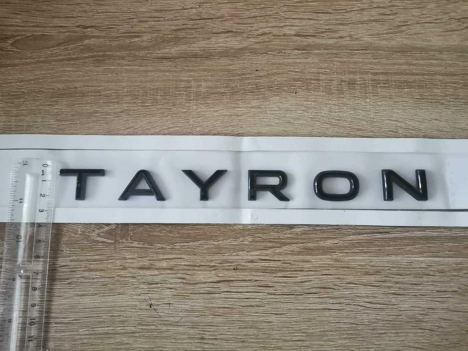 черен надпис Volkswagen Tayron