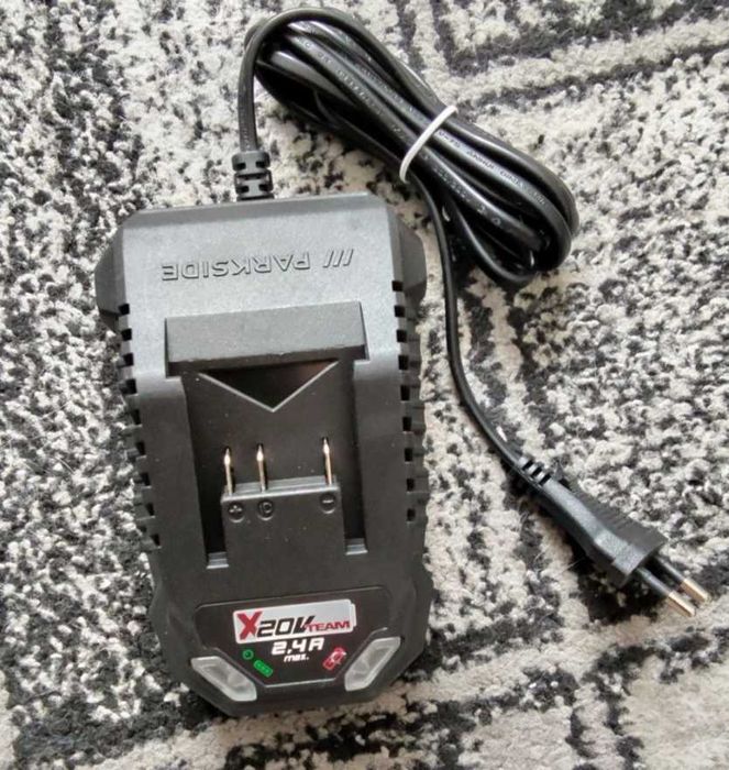 Incărcător de 40V de la brandul For_q,