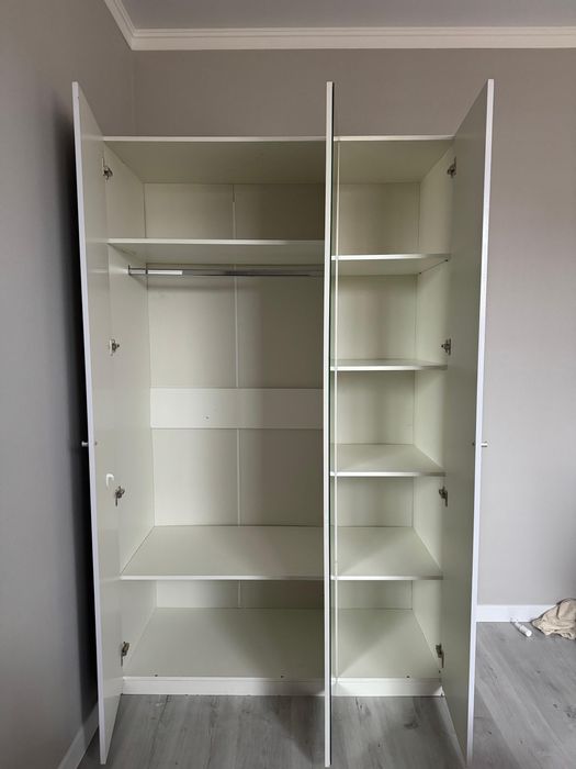 Продам срочно шкаф для одежды