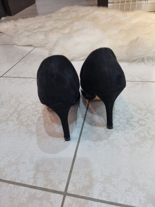 Stiletto negri lac si piele intoarsa