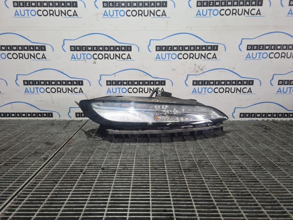 Far Dreapta Jeep Cherokee V 2013 - 2017 SUV 4 Usi (951) Fara xenon Garantie