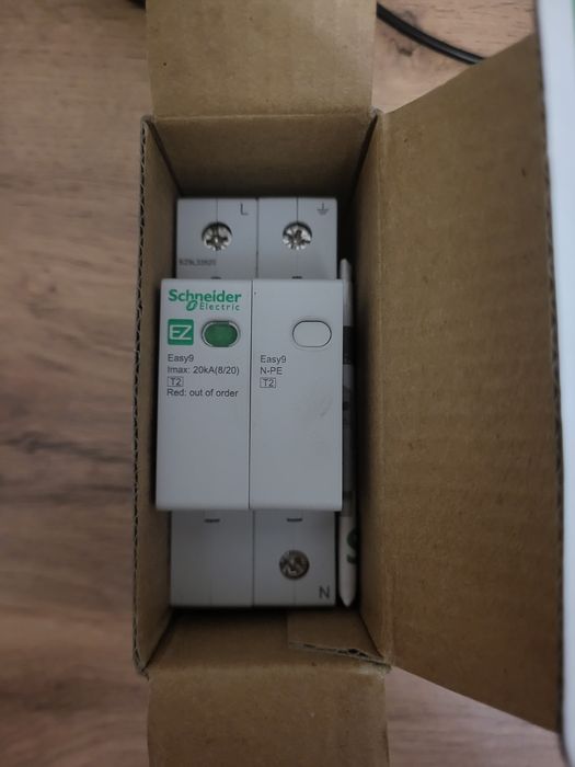 ограничитель перенапряжения EASY9 1П+H 20кА 230В шнейдер