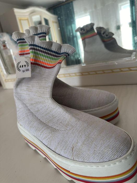 Кроссовки новые с этикеткой