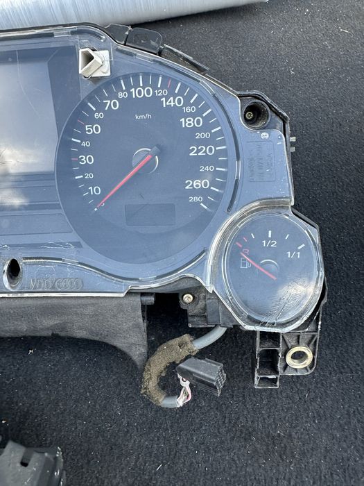 Километраж табло стрелки за Audi A8 D3 4e 4.2fsi работи нормално