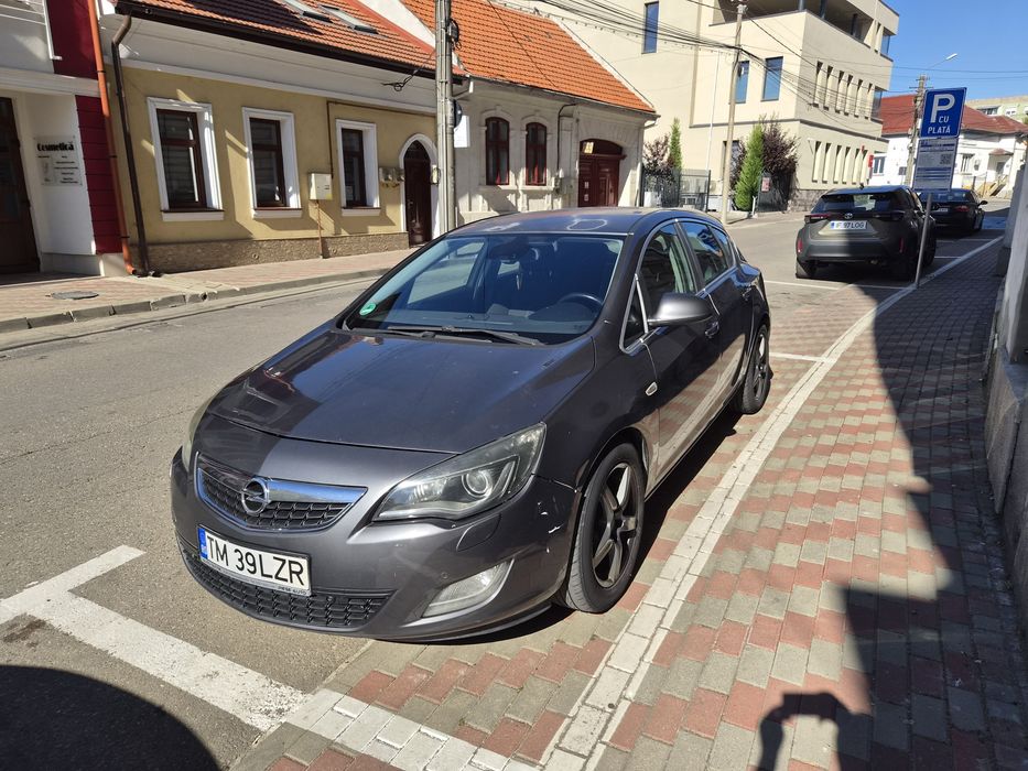 Opel Astra J  2010