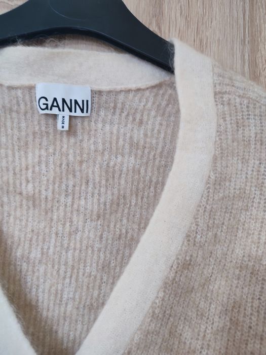 Елегантна дамска жилетка ,размер S, Мохер и  вълна  в състава