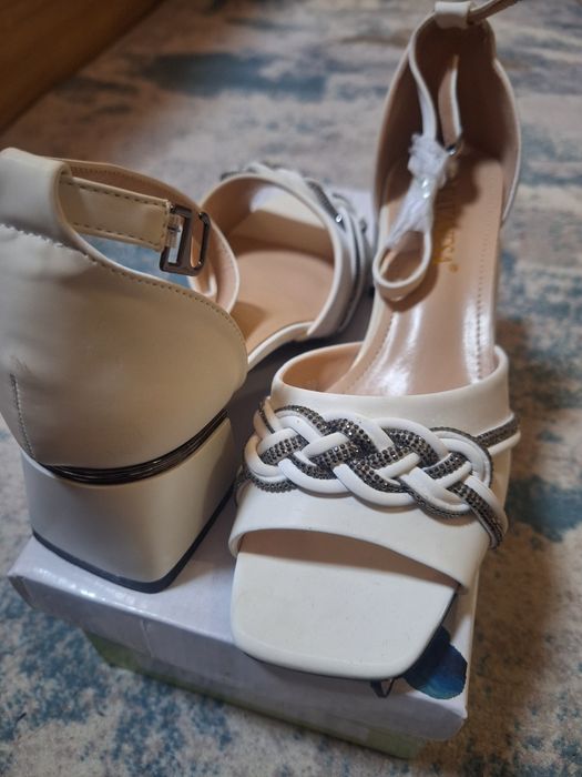 Zamonaviy oyoq kiyim