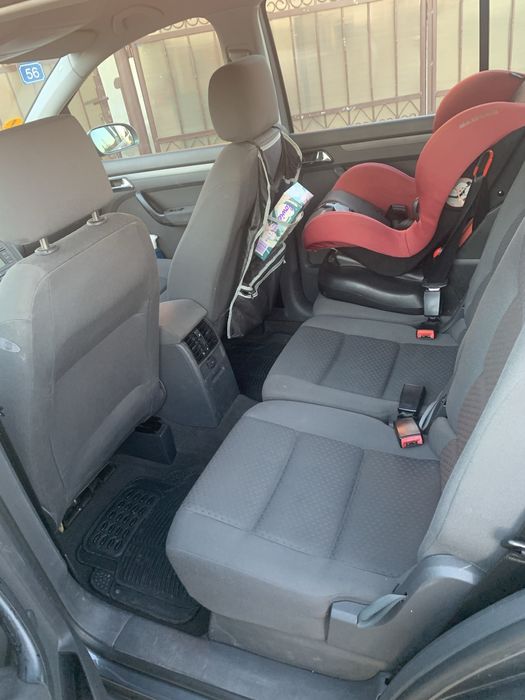 Vând Wolkswagen touran