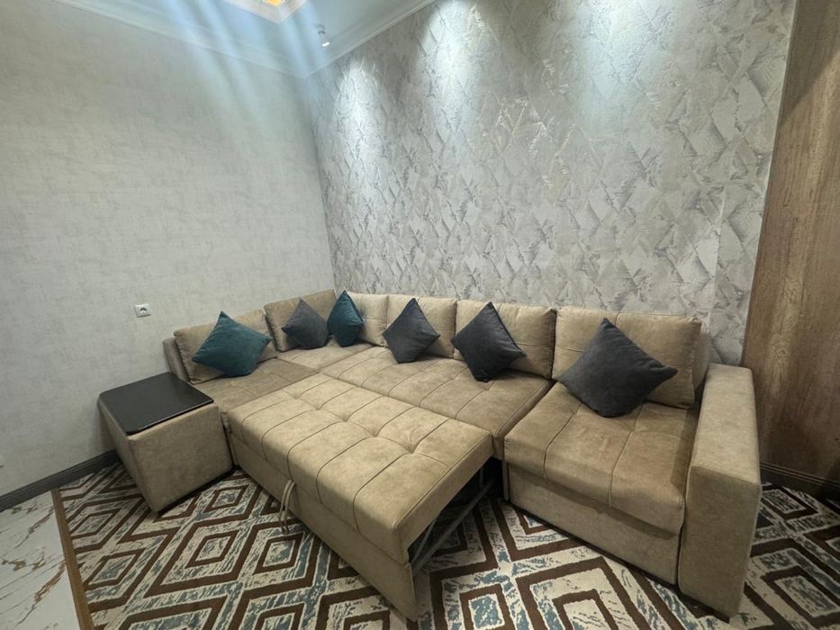 Угловой диван, вместительный