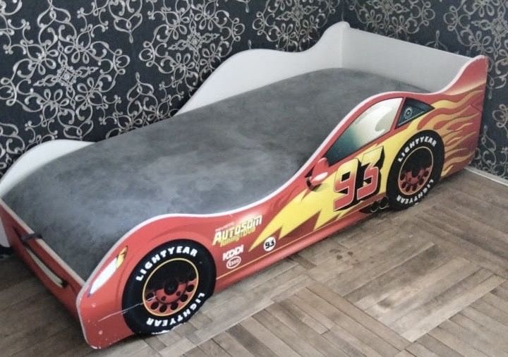 Продам детскую кровать машинка