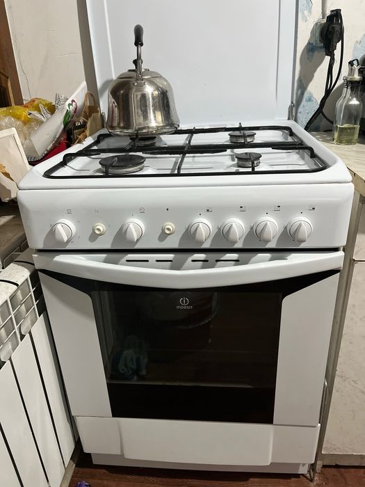 Продам газовую плиту