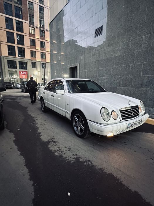 Продам Mercedes E200