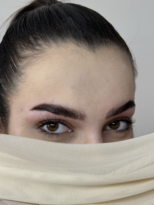 Sprâncene și Gene Perfecte – Ofertă Specială!