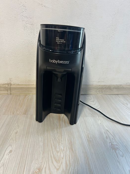 Este este un aparat Baby Brezza,