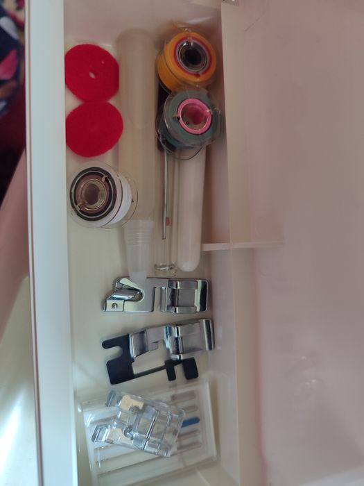 Бытовая машинка janome