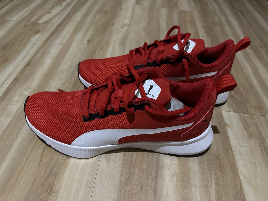 Червени маратонки