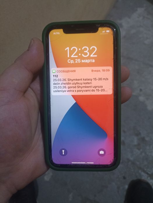 продам айфон 11 128гб