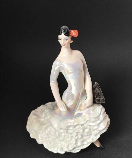 Антикварные коллекционные статуэтки