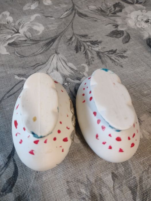 Керамични , гипсови съдове със сребърни орнаменти