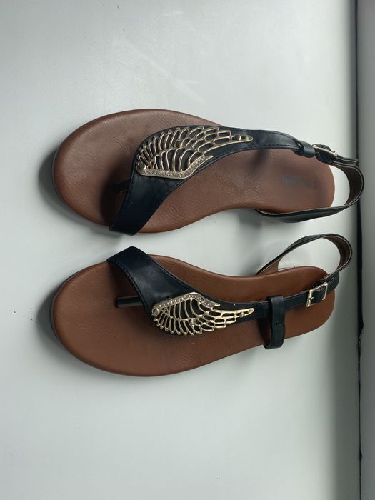 Женские босоножки