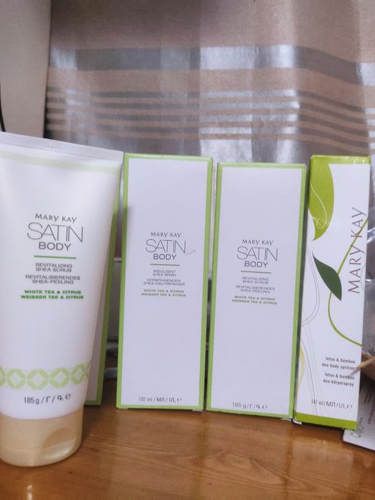 Смягчающий лосьон для тела с маслом ши SATIN BODY® "Белый чай и цитруc