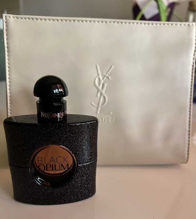 Чисто нов ysl black opium парфюм + козметична чантичка ysl