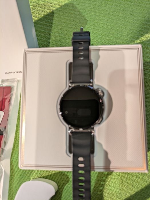 Huawei gt6, дамски, нов с гаранция.