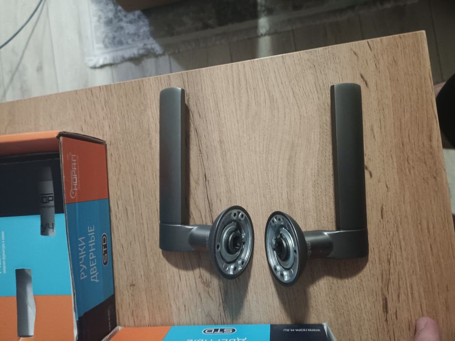 Продам дверные ручки межкомнатные