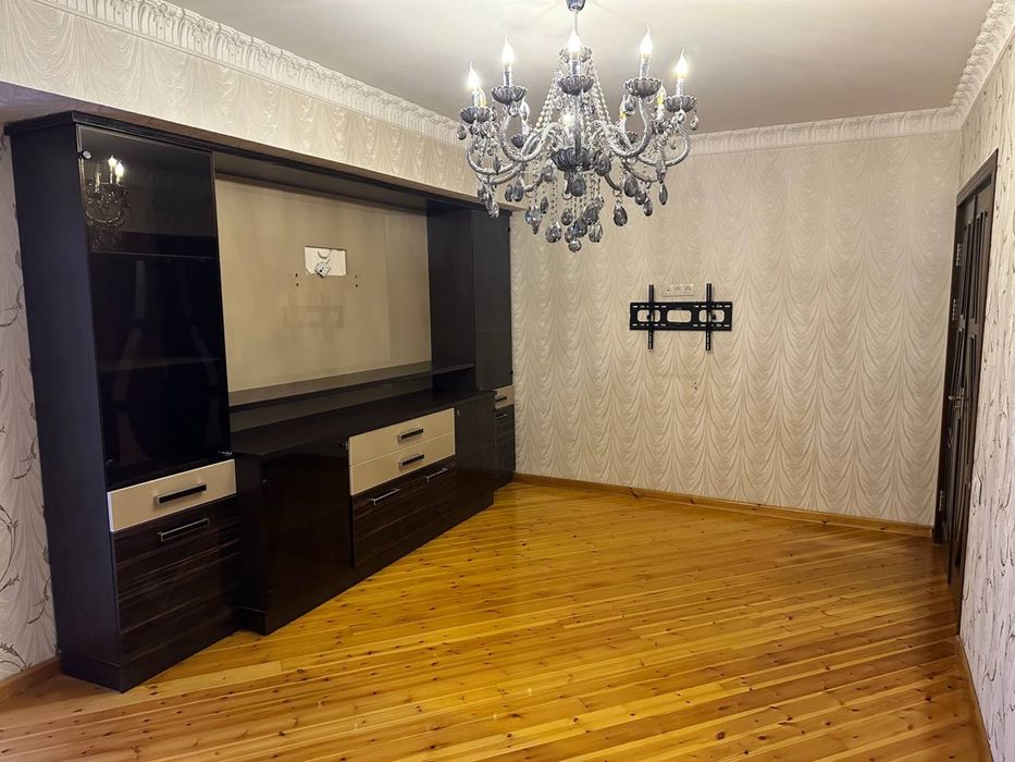 Мебель в гостевую или столовую