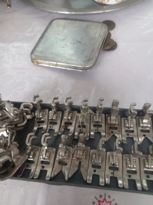 Продаю  лапки  советских швейных машин,