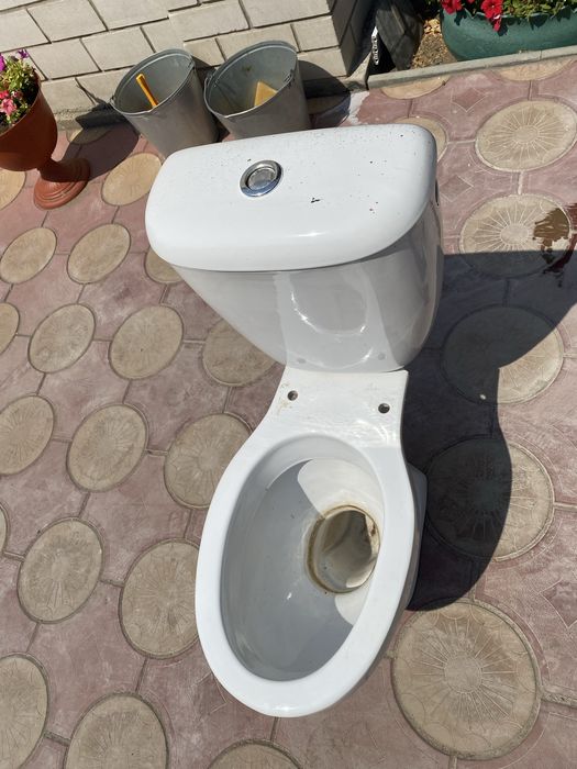 Продам строительный унитаз без бачка